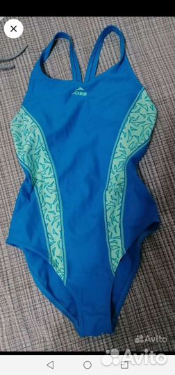 Шапочка, купальник и очки для бассейна