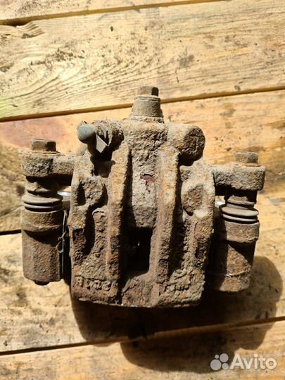 Суппорт задний левый kia cerato 2.2008-2013 г