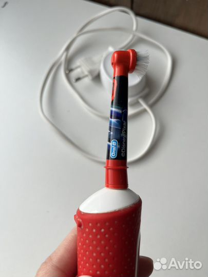 Электрическая зубная щетка для детей Oral b