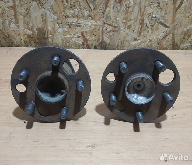 Ступица задняя Toyota Avensis 1