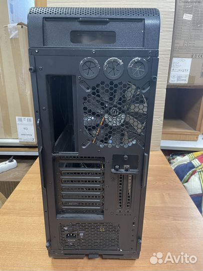 Корпус пк Core V71 thermaltake + бп Thermaltake