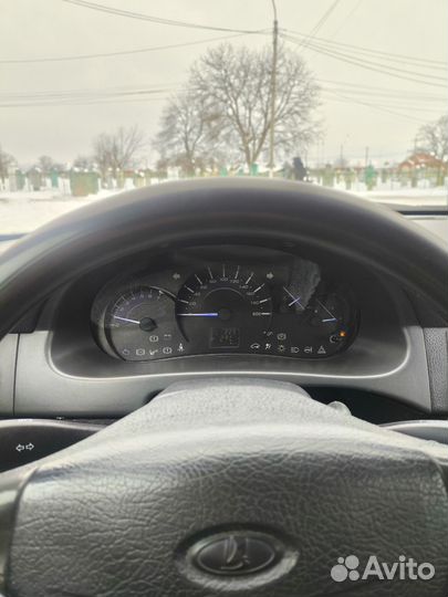 Шиток приборов приора 1