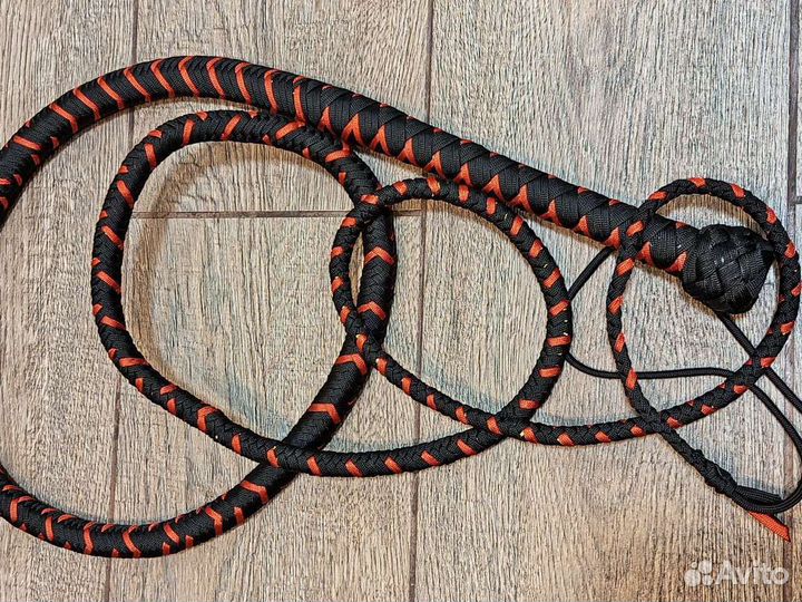 Плетка кнут паракорд черно-красный