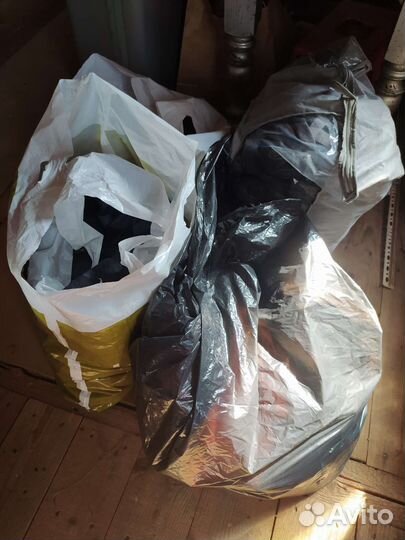 Отдам бесплатно женские вещи