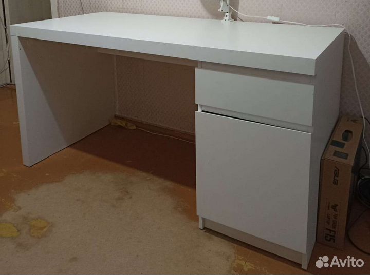 Письменный стол IKEA мальм