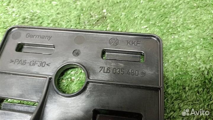 Кронштейн VW Touareg 2002-2010