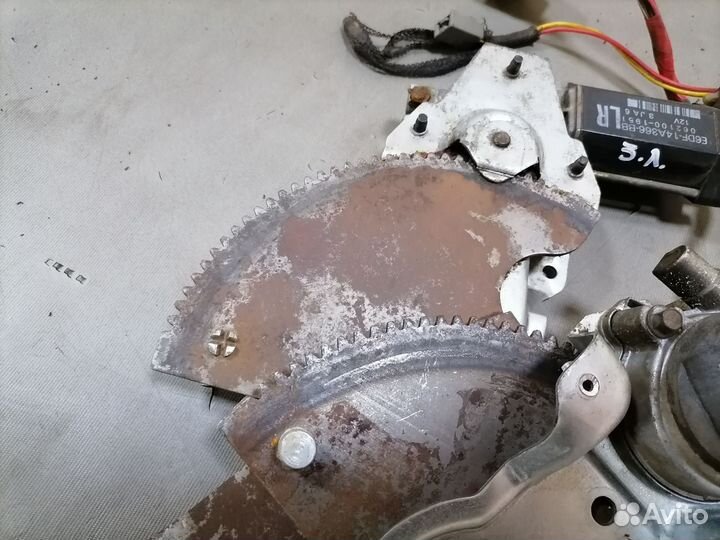 Стеклоподъёмник задний электрич.Ford Taurus 2 1995