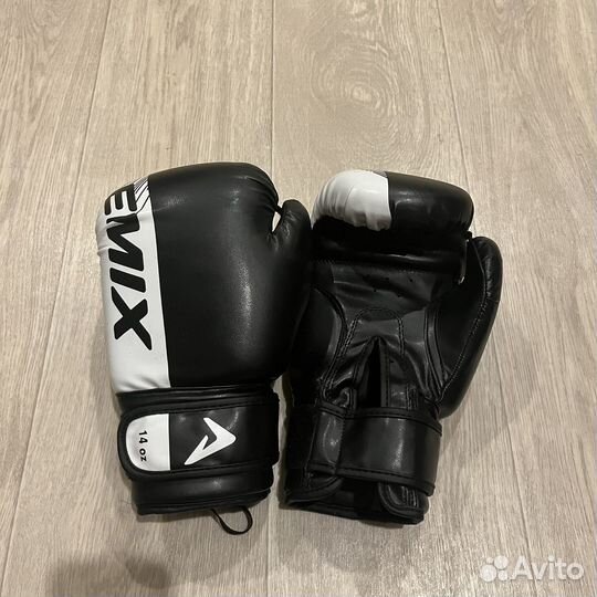 Боксерские перчатки 14 oz