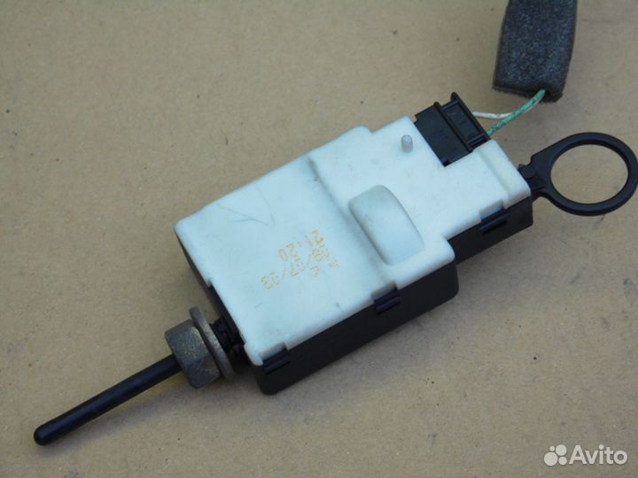 Замок/активатор лючка бензобака Рено Сценик 2
