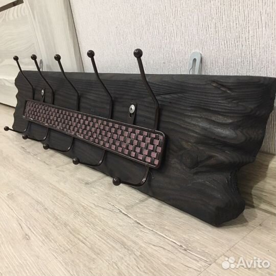 Вешалка из дерева