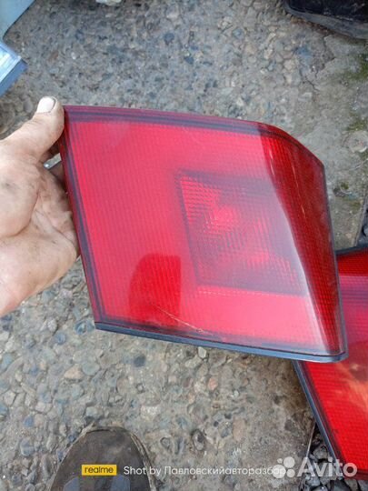 Фонарь багажника левый Mitsubishi Carisma