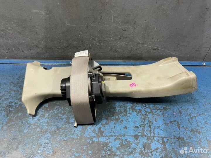 Ремень передний правый Ford Explorer 4 U251