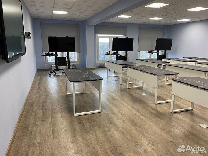 Письменный стол 'New Balance'