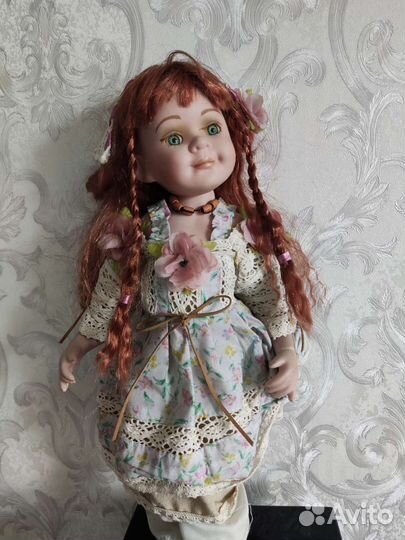 Кукла фарфоровая
