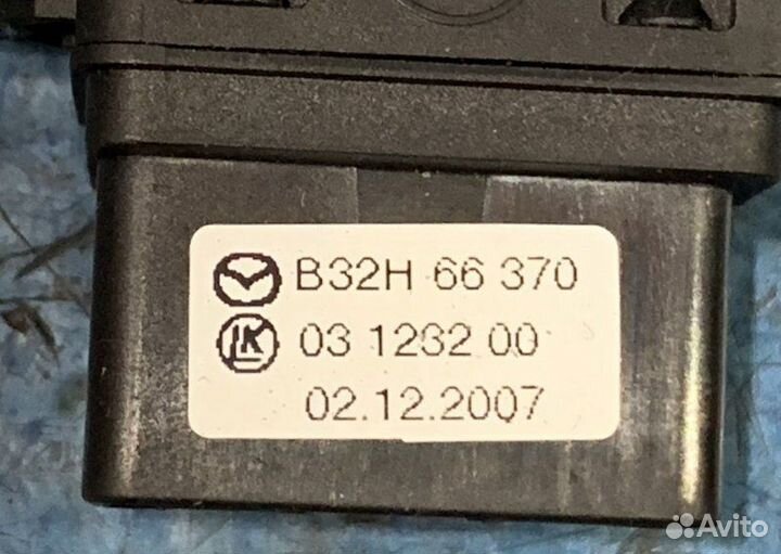 Кнопка стеклоподъемника Mazda 3 BK