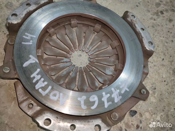 Корзина с диском сцепления Renault Logan 1