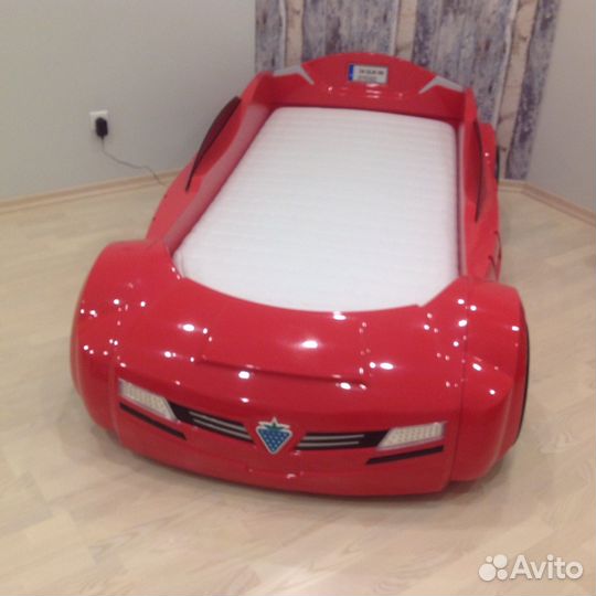 Детская кровать машинка