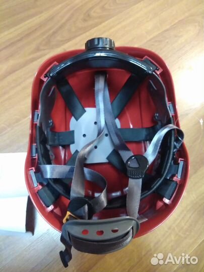 Каска альпинистская