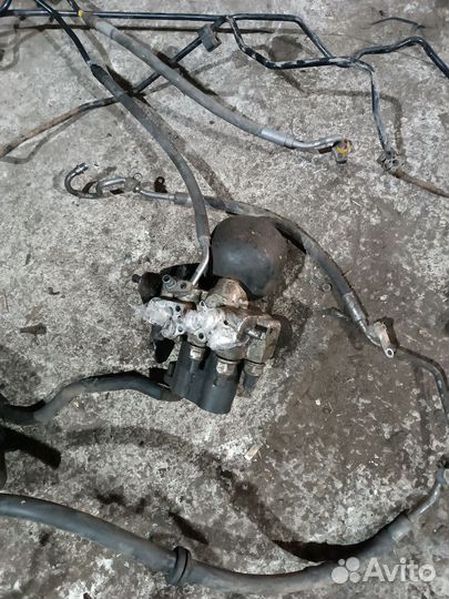 Клапан гидроподвески Mercedes W221