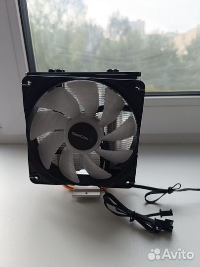 Материнская плата с процессором и охлаждением