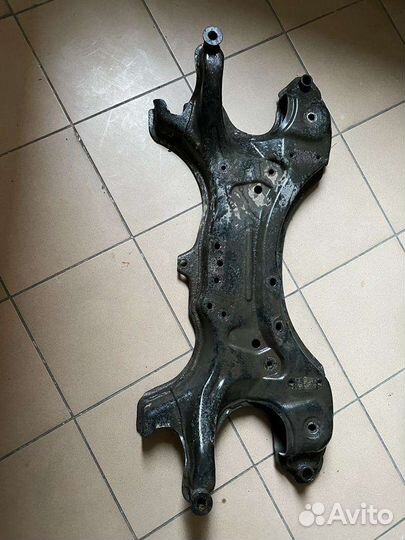 Подрамник передний Toyota Corolla E 120