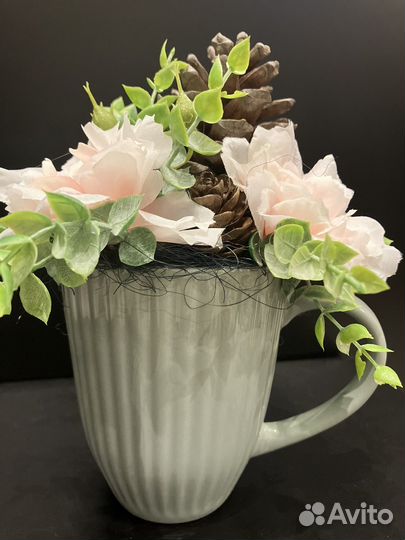 Композиция в керамической кружке