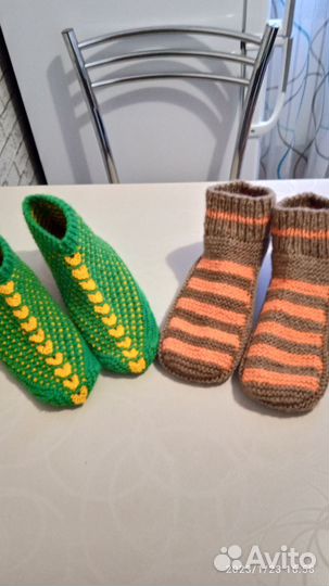 Мочалки и вязаные из шерсти носочки ручной работы