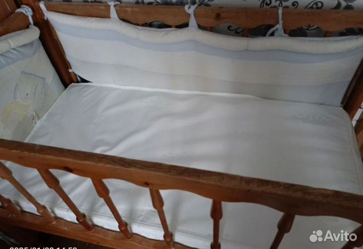 Детская кроватка с матрасом