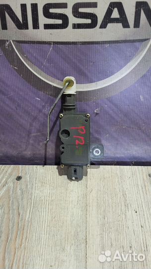 Активатор доводчик замка Nissan primera P12