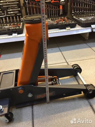 Подкатной двухпоршневой гаражный домкрат Ombra 3 т