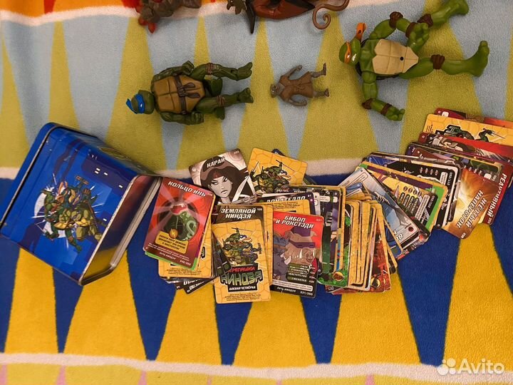 Игрушки и карточки черепаши Нинзя