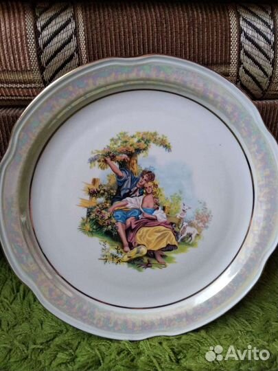 Набор посуды (блюдо,салатники)