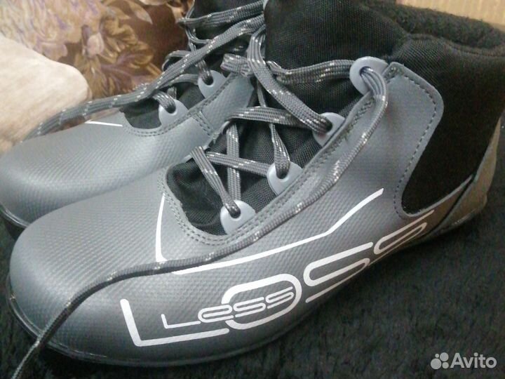 Лыжные ботинки 40размер, подойдёт на 38-39