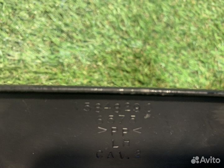 Накладка на стойку нижняя Cadillac Escalade 3