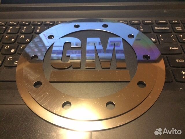 Накладка на лючок бензобака Тахо в стиле GM