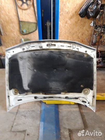 Капот Volkswagen Golf 3