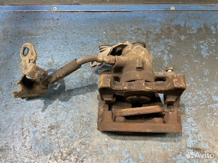 Суппорт задний правый Ford Kuga CBV