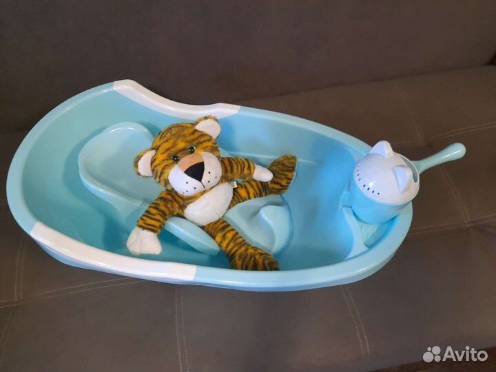 Ванночка для купания с горкой