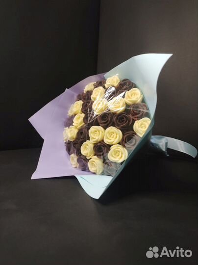 Букет из Тёмного и Белого Шоколада - 37 Роз