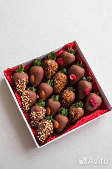 Клубника в шоколаде в коробке