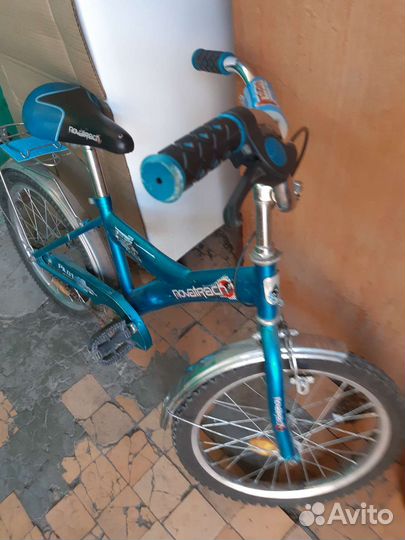 Детский велосипед и самокат