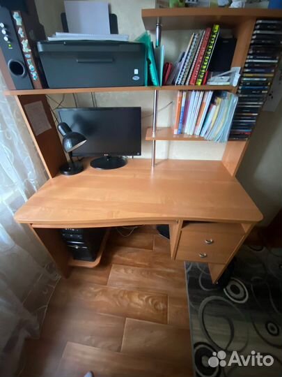 Компьютерный стол