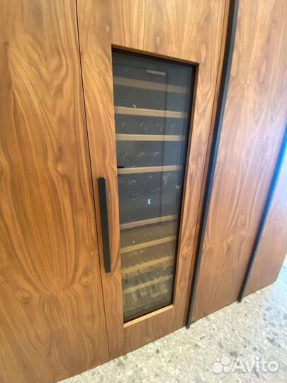 Замена петель встраиваемого холодильника