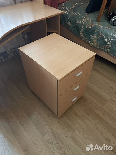 Письменный стол с полками и Тумбочка