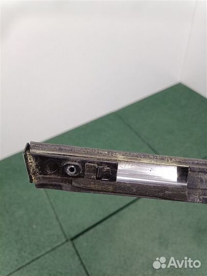 Накладка стекла двери наружная передняя левая