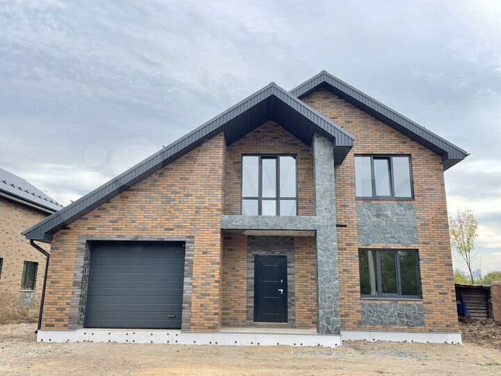 Коттедж 271 м² на участке 5,5 сот.