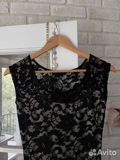 Черное кружевное платье в пол