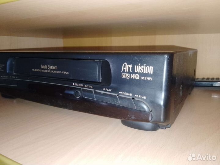 Видеомагнитофон и аудиокассеты