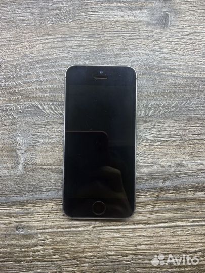 iPhone SE, 32 ГБ