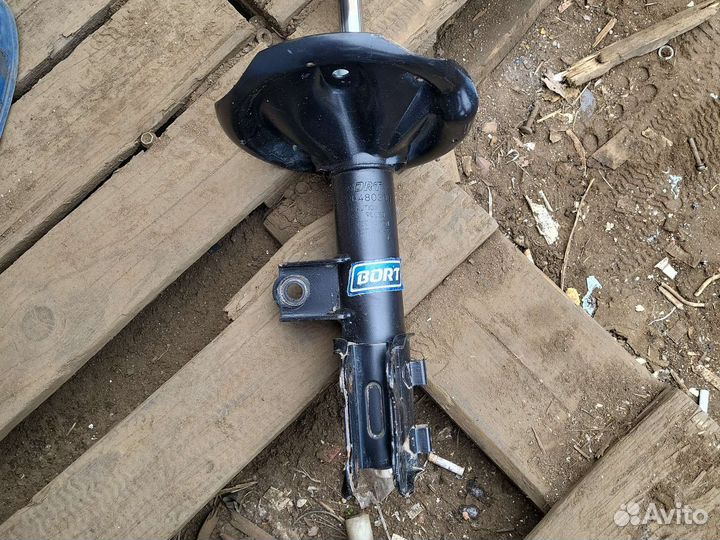 Передние стойки на kia cerato